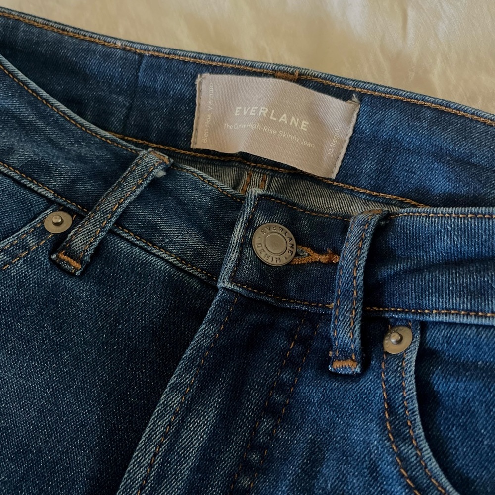 👖💙EVERLANE, CURVY HIGH-RISE SKINNY JEANS. EUC. SIZE 24 REGULAR. MID-BLUE WASH